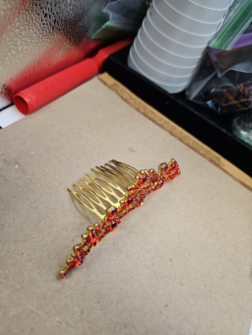 Hair Comb Red Rhinestones Gold-tone - Picture 2 of 6
